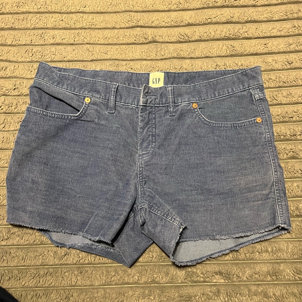 Selling vintage corduroy Gap shorts in good condition size 10